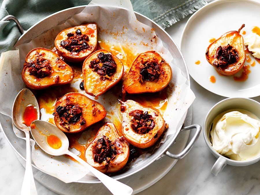 Baked pears with cranberries
