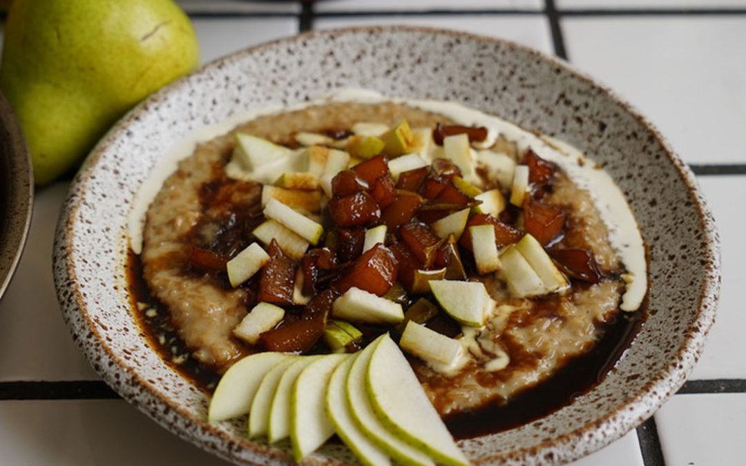Treacly Pears and creamy oats